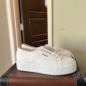 BRAND NEW Size 42 Superga 2750 Flatform Sneakers